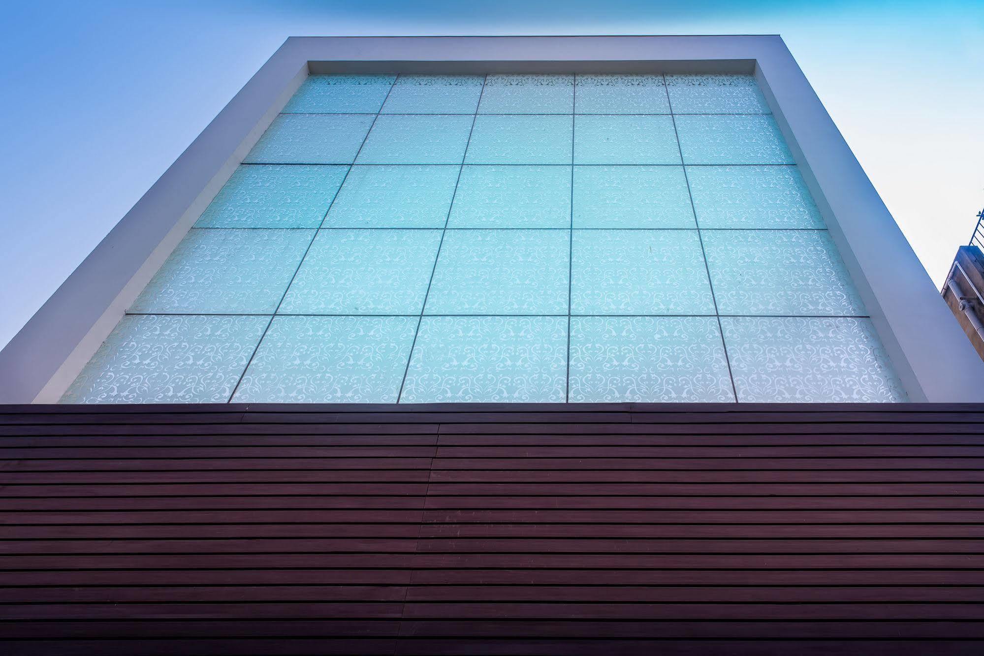 Treebo Vedanta Hotel Calcutá Exterior foto